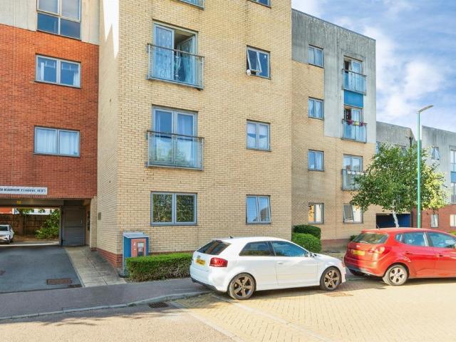 Flat for sale in Pin Green Industrial Area, Shephall