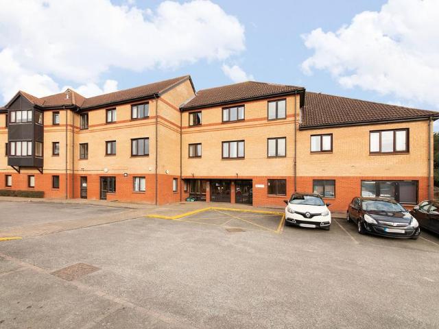Flat for sale in Ladygrove, Berrick Salome