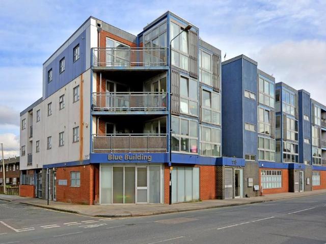 Flat for sale in Royal Borough of Greenwich, Greater London