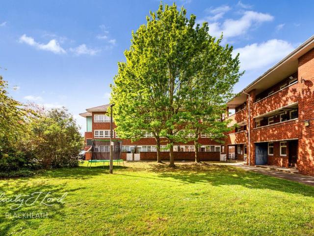 Flat for sale in Blackheath Royal Standard, Greater London