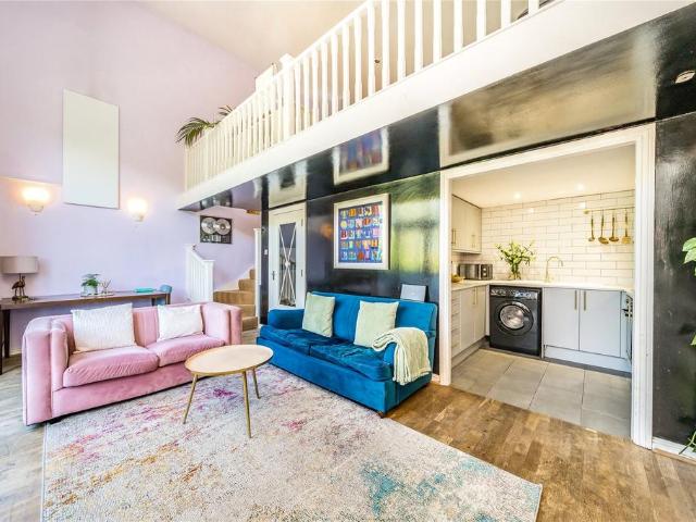 Flat for sale in Old Ford, Bow