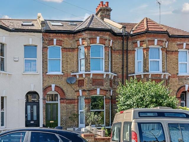 Flat for sale in London Borough of Southwark, Greater London