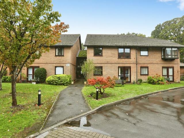 Flat for sale in Park Gate, Fareham