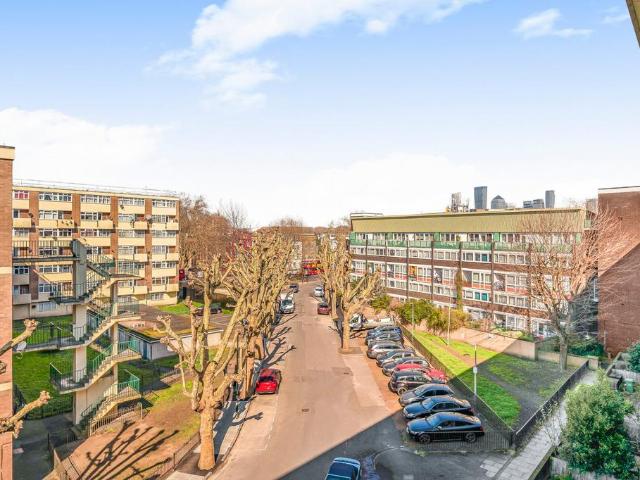 Flat for sale in Rotherhithe, Greater London