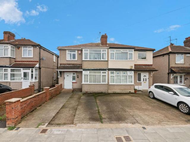 Flat for sale in London Borough of Ealing, Greater London