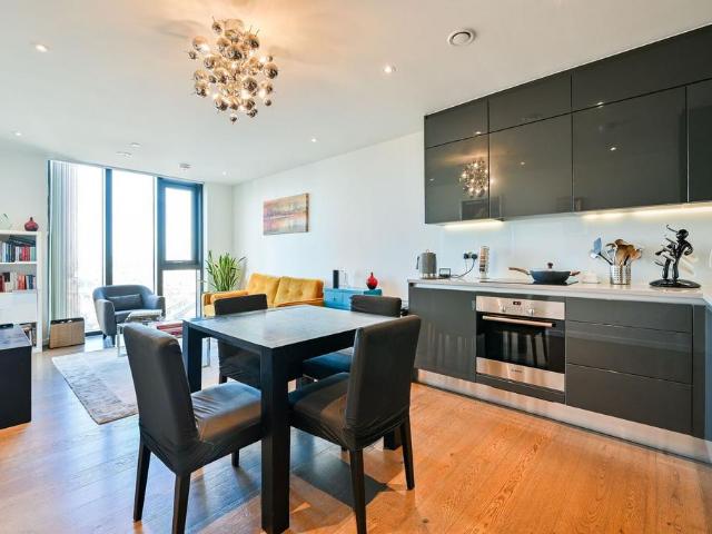 Flat for sale in Elephant and Castle, Greater London