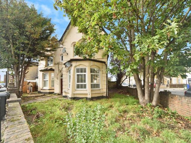 Flat for sale in London Borough of Lewisham, Greater London