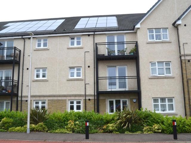Flat for sale in Antonshill, Scotland