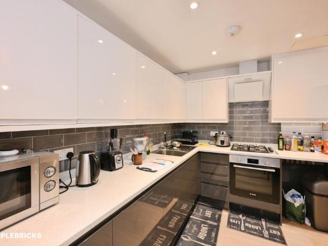 Flat for sale in Waltham Cross, Broxbourne