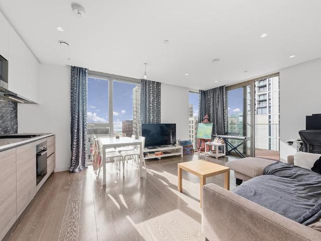 Flat for sale in Greenwich Peninsula, Greater London