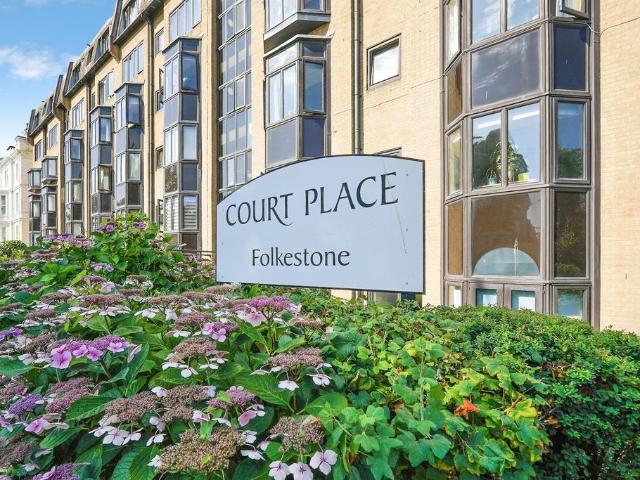 Flat for sale in Folkestone