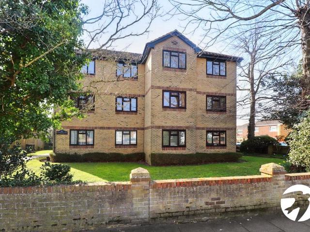 Flat for sale in Lessness Heath, Greater London