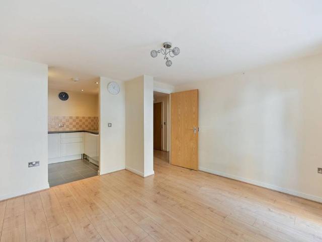 Flat for sale in London Borough of Ealing, Hanwell