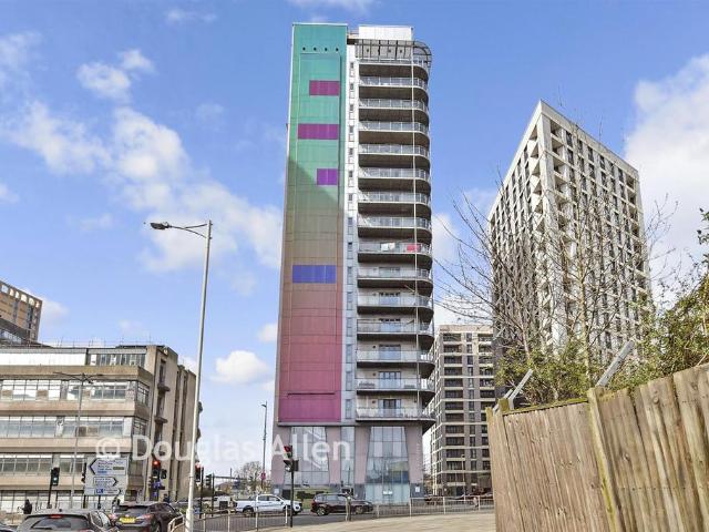 Flat for sale in Greater London