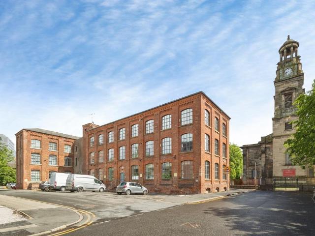 Flat for sale in Greater Manchester