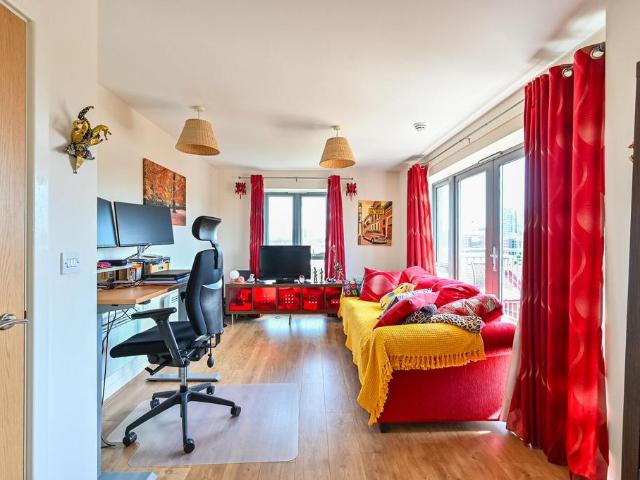 Flat for sale in Old Ford, Bow