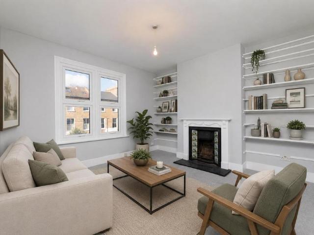 Flat for sale in Herne Hill, Greater London