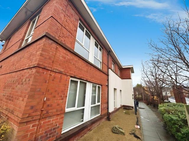 Flat for sale in Kensington, Calderstones