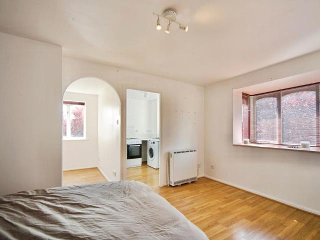 Flat for sale in Southgate, Greater London
