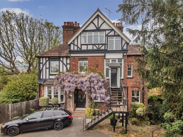 Flat for sale in Broadwater Down, Sandown Park