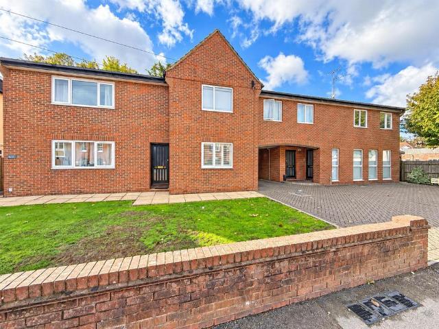 Flat for sale in Shenfield, Brentwood