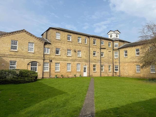 Flat for sale in Huntingdon, Cambridgeshire