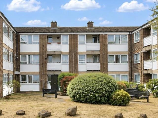 Flat for sale in Eton