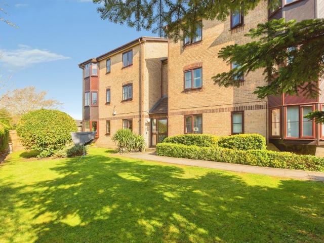 Flat for sale in Walton, Aylesbury