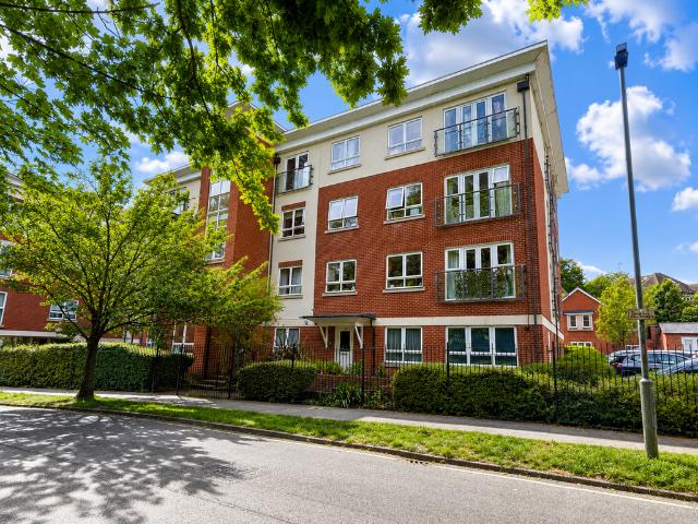 Flat for sale in Goddington, Greater London