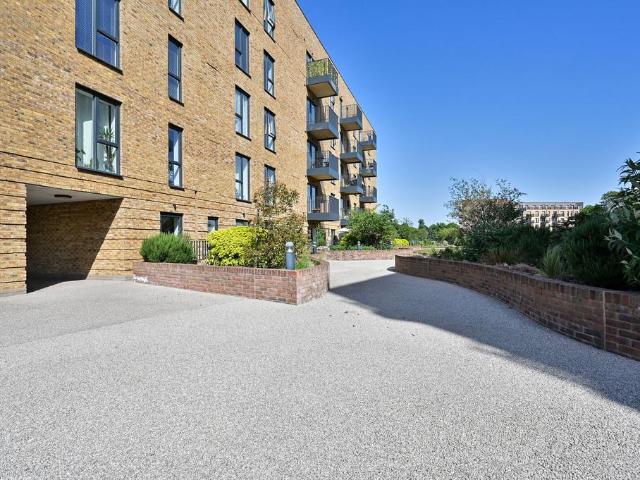 Flat for sale in Pouchen End, Hertfordshire
