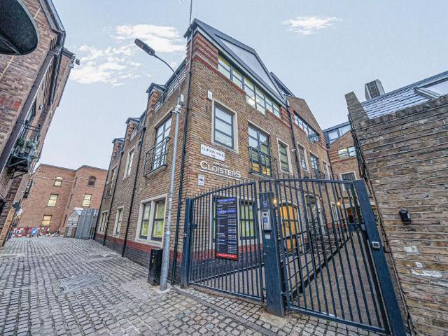 Flat for sale in Hammersmith, Greater London