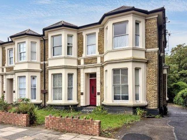 Flat for sale in Hendon, Greater London
