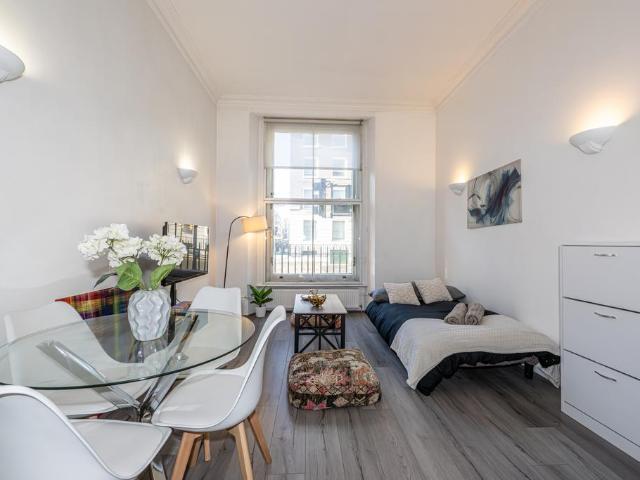 Flat for sale in Marylebone, Greater London