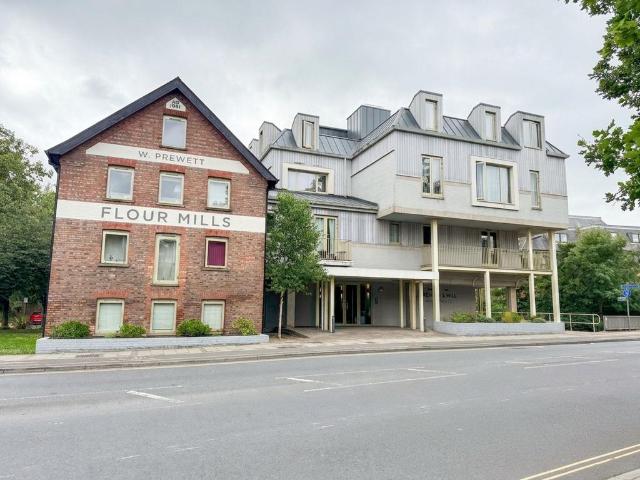 Flat for sale in New Town, Horsham