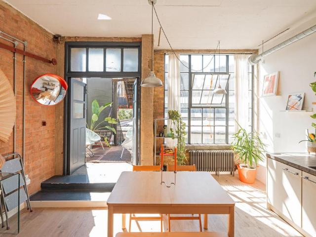 Flat for sale in South Hackney, Greater London