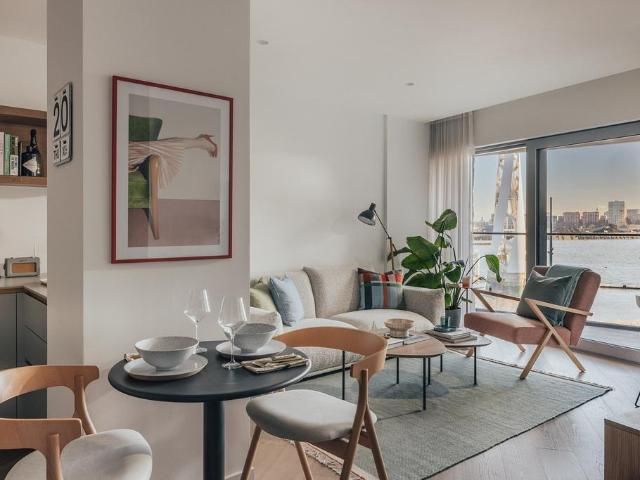 Flat for sale in Greenwich Peninsula, Greater London