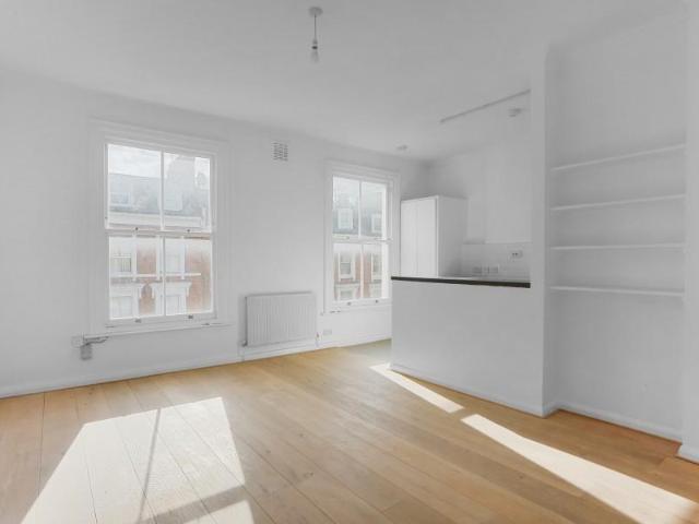 Flat for sale in Kensington, Greater London