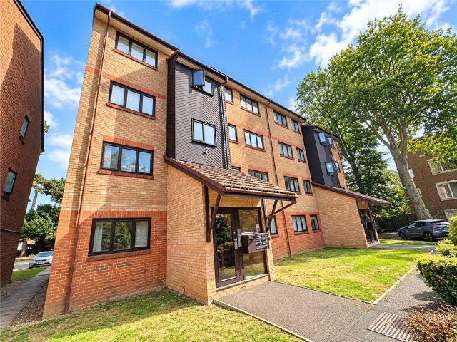 Flat for sale in London Borough of Croydon, Greater London