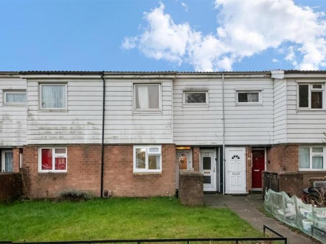 Flat for sale in Yeading, Greater London