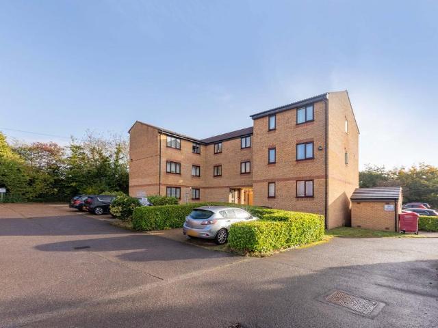 Flat for sale in Slough