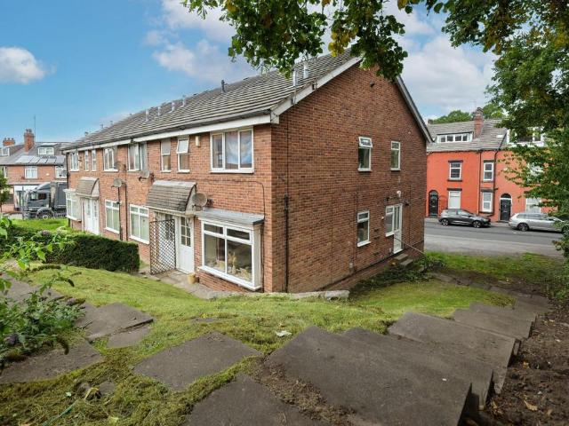 Flat for sale in Kirkstall, West Yorkshire