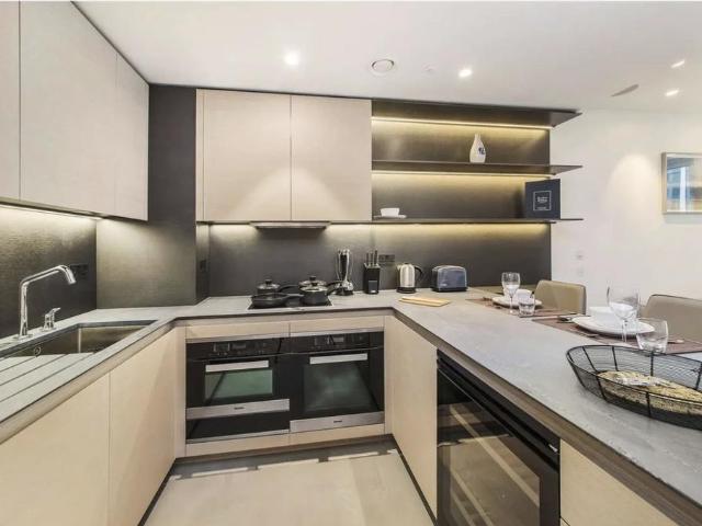 Flat for sale in Victoria, Greater London