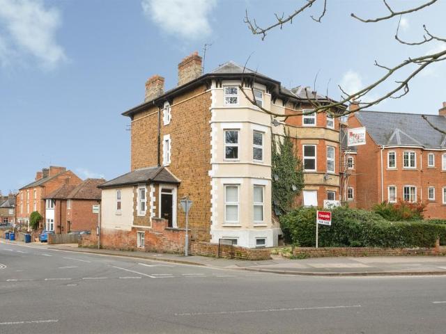 Flat for sale in Evershot, Oxfordshire
