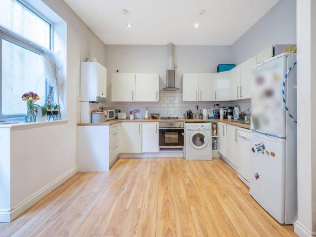 Flat for sale in Hendon, Greater London
