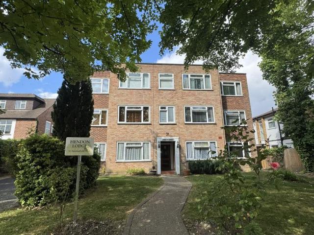 Flat for sale in Hendon, Greater London