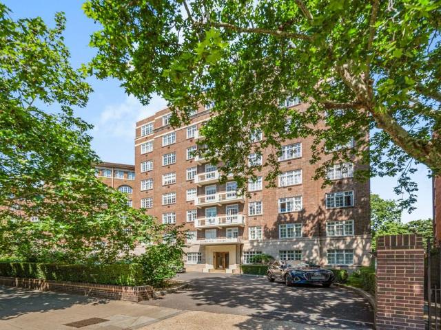 Flat for sale in St. John's Wood, Greater London