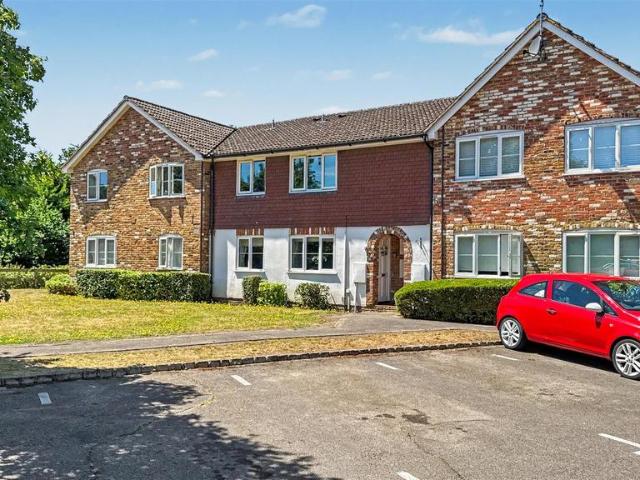 Flat for sale in Farnborough, Hampshire