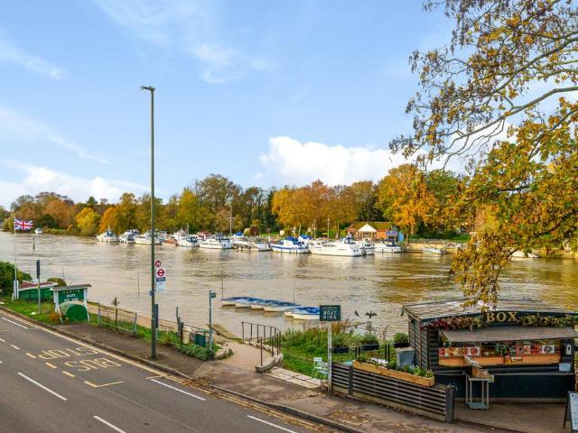 Flat for sale in Blackhills, Surrey