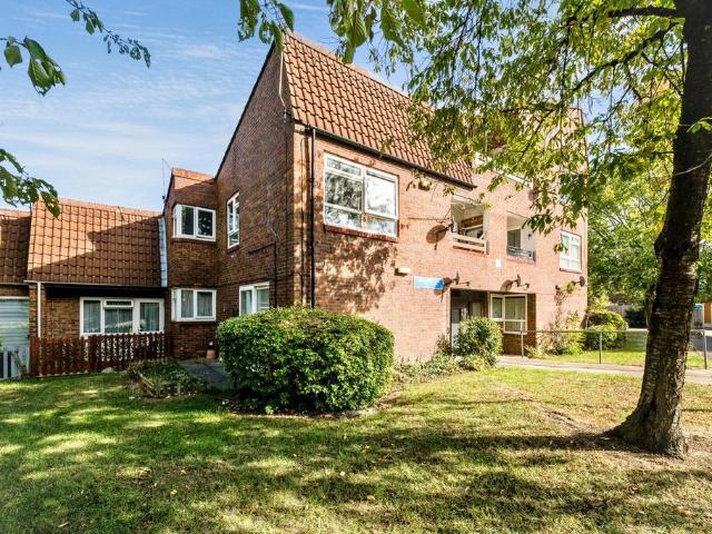 Flat for sale in Langdon Hills, Basildon