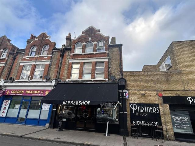 Flat for sale in Oxenden, The Bridge